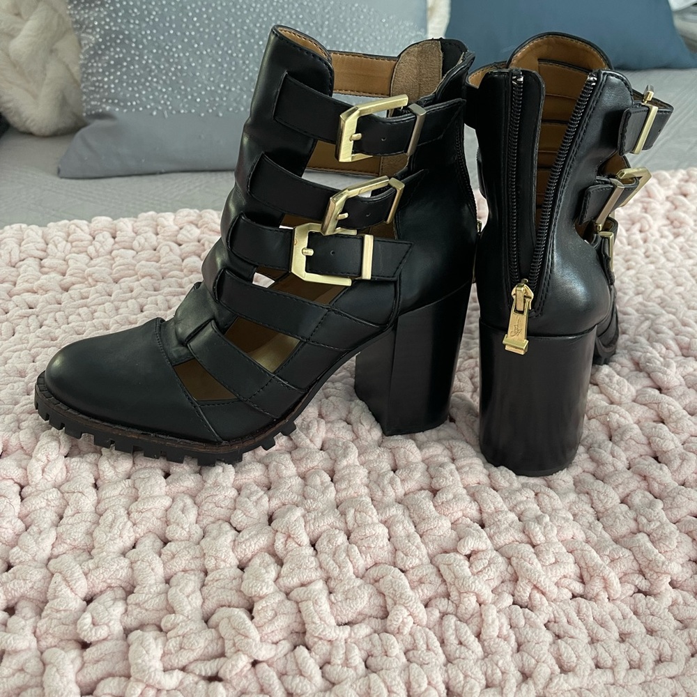 NWOT Black lug sole heels